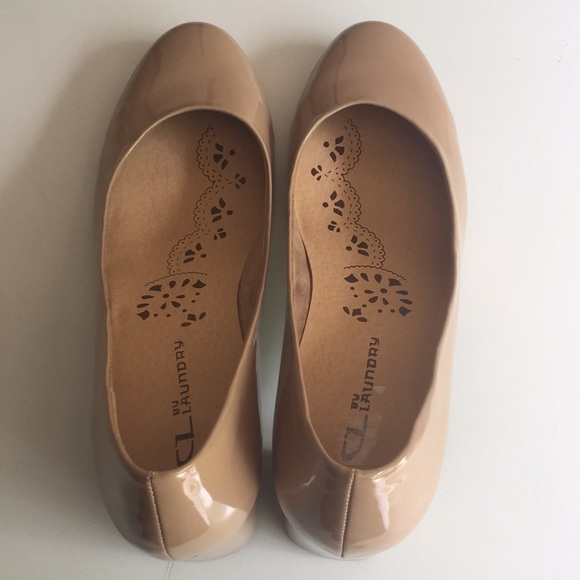 Ada style Chinese Laundry - Picture 3 of 16